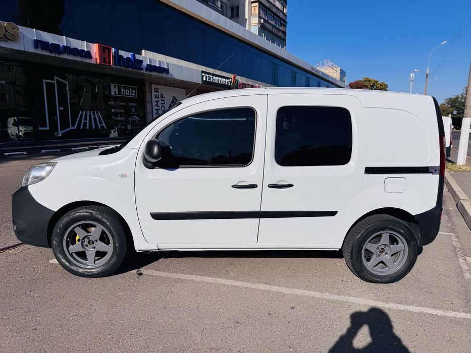 Продам renault kangoo 2017