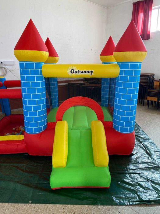 Aluguer Insuflável Castelo com Escorrega e Piscina | Festas