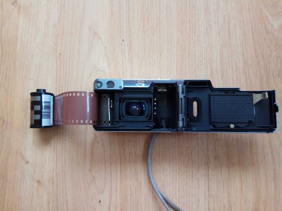 В ідеалі чудовий плівковий фотоапарат CANON Prima Super 130U