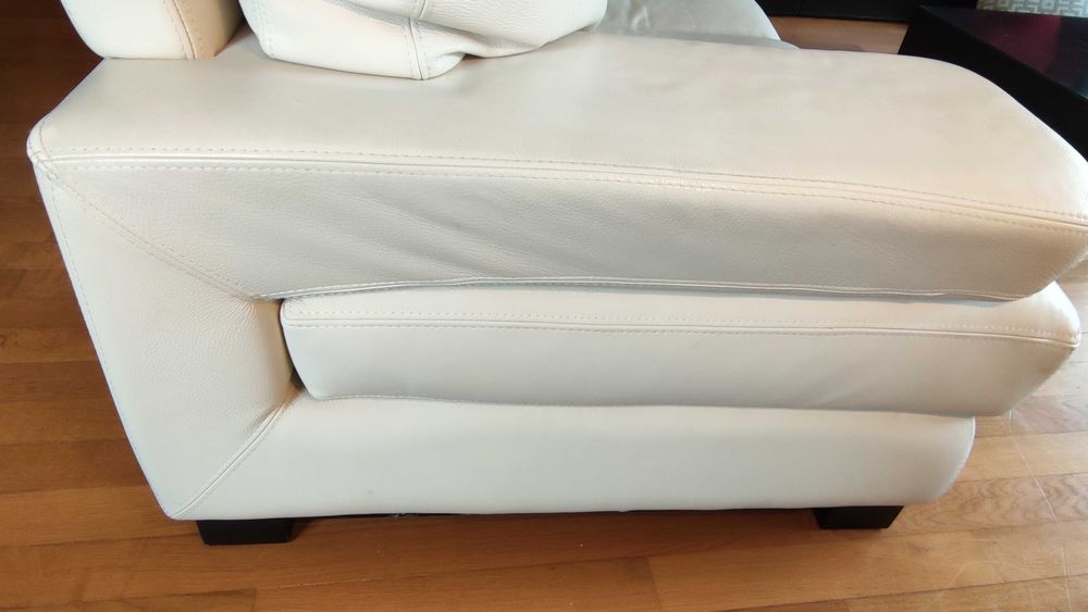 Sofás em pele branca de 3 e 2 lugares (usados)