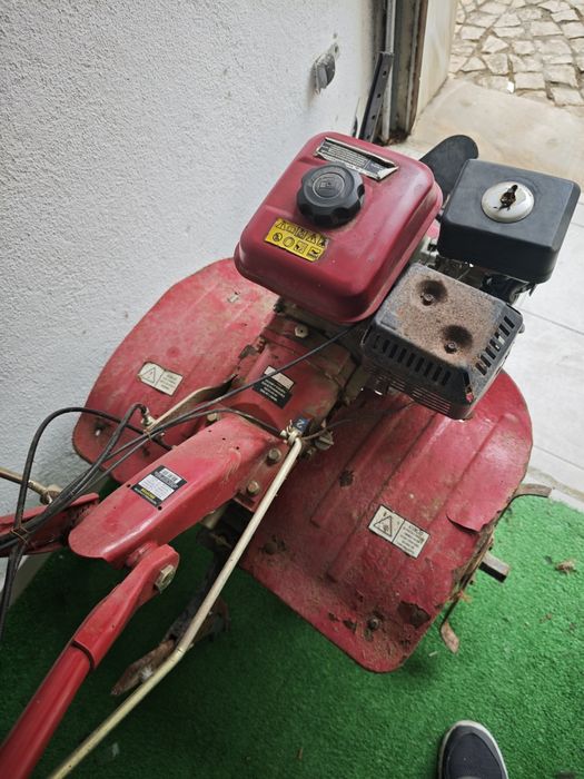 Motoenxada  com transmição direta 7CV