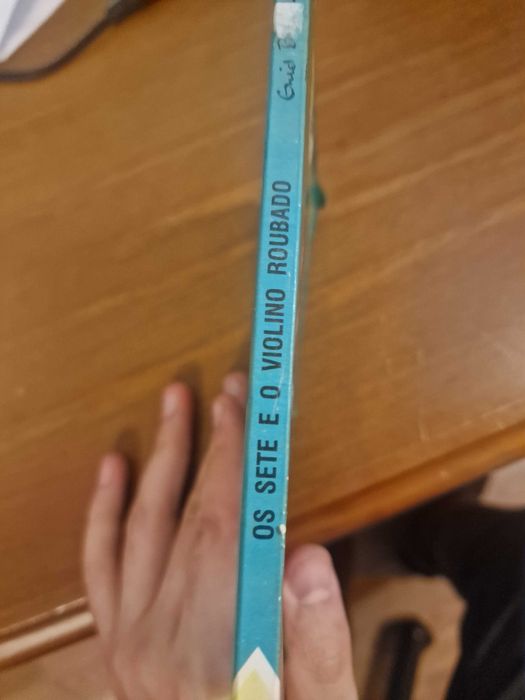 Os Sete e o Violino Roubado