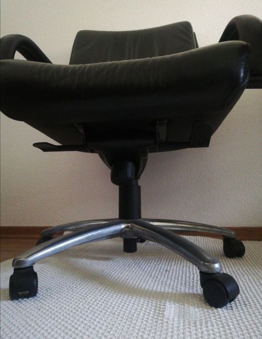 Cadeirão Executivo. Pele. Sem uso. Como Novo