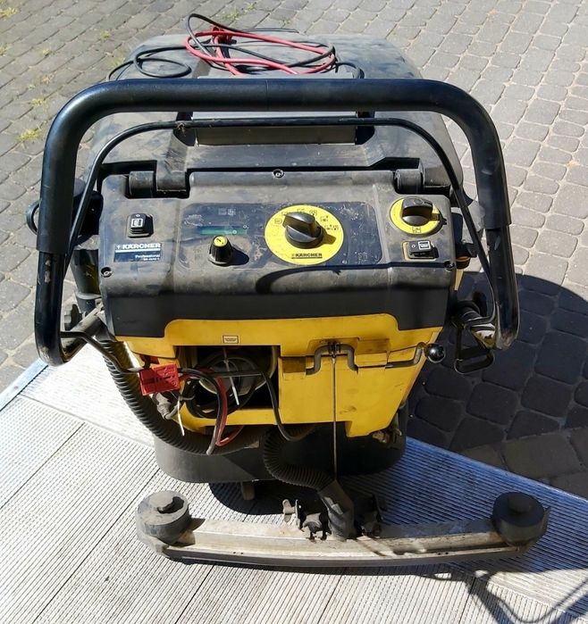Szorowarka maszyna sprzątająca Karcher