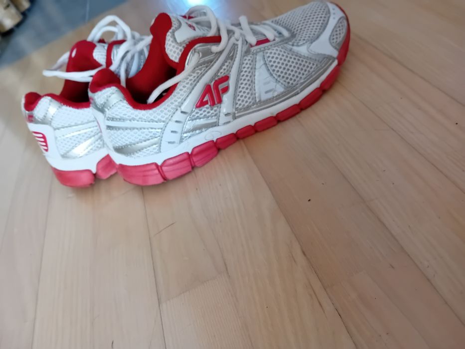 4f Buty sportowe dziewczęce 36