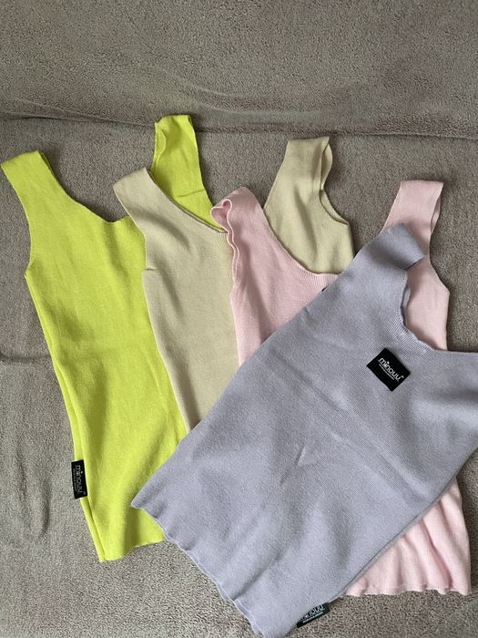 Trzy Bluzeczki dzianinowe Minouu najnowsza kolekcja