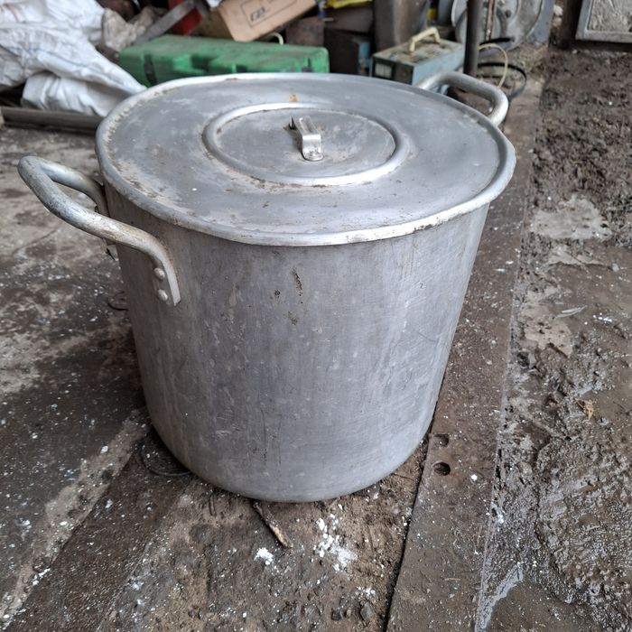 Продам  нержавеющие кастрюли 20 30, 40, 50 65 и 90 литров