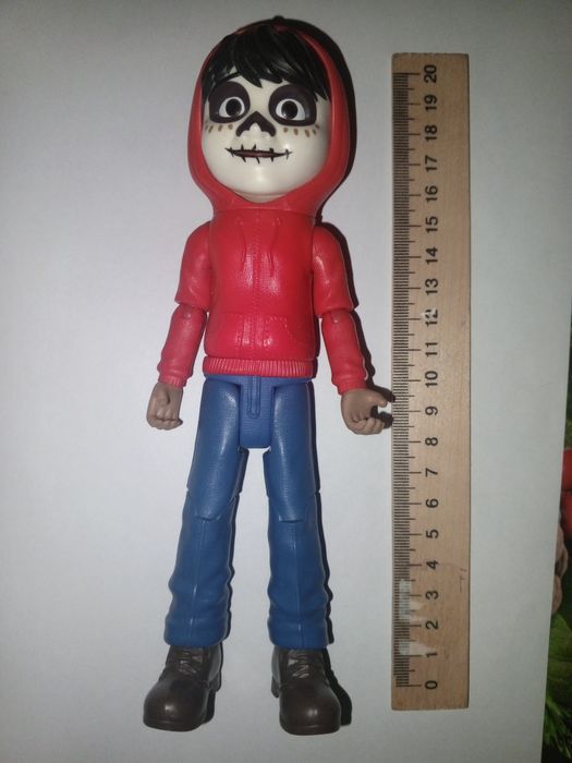 Коллекционная фигурка Мигуэля из мультика Тайна Коко от Disney Pixar