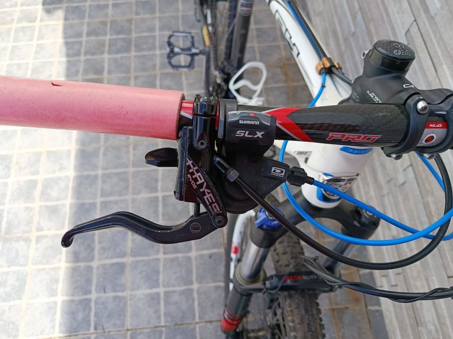 Bicicleta btt roda 26 - carbono