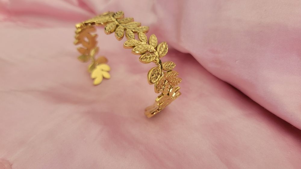 Bracelete em Folhas Dourada de Aço Inoxidável