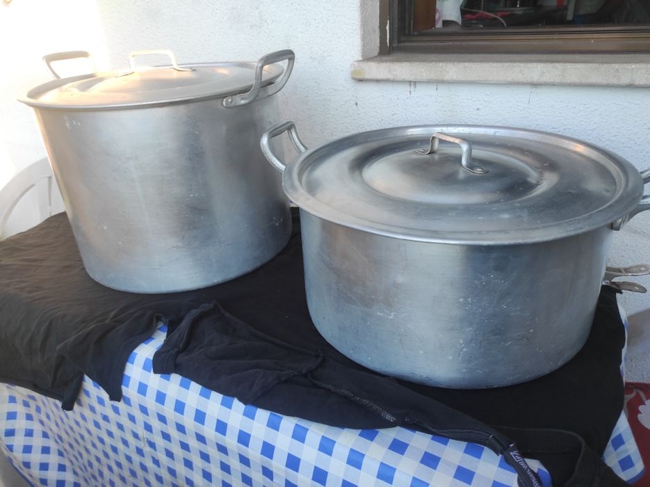 Uma Panela 34 e um tacho 36 , para  grandes patuscadas