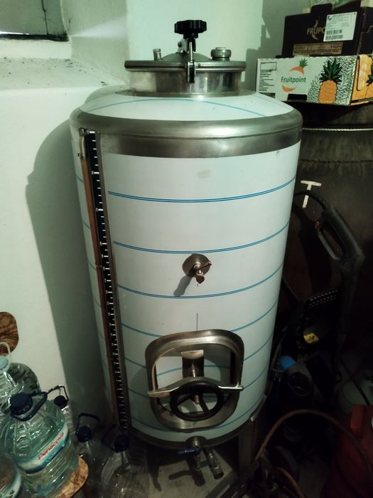 Depósito de 350L novo utilizado uma vez