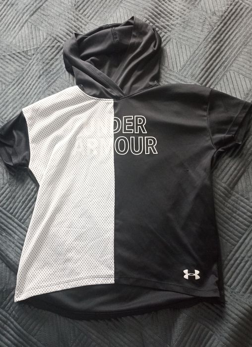 Under Armour, t shirt dziecięcy z kapturem roz 149-160 cm.