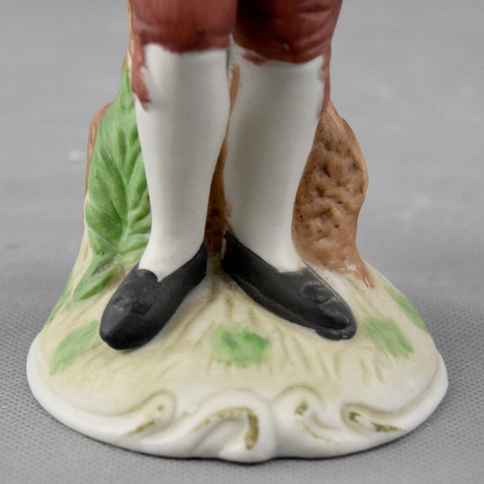 Par de figuras de Menino e Menina em Biscuit, pintados à mão