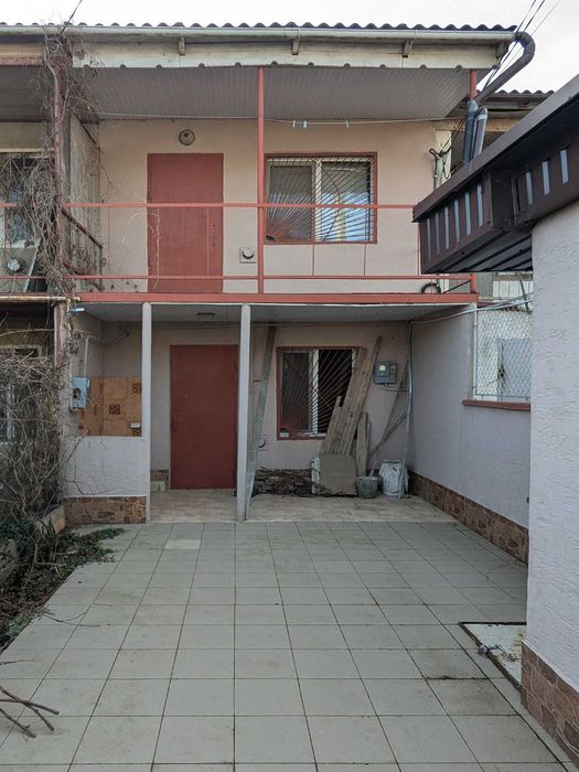 Двухэтажный дом в Каролино-Бугазе