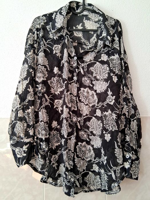 Macacão H&M,com camisa La Familia.