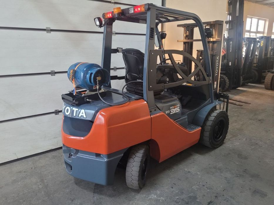 Навантажувач вилковий, газовий 3.5 тонн
Toyota 02-8FGJF35