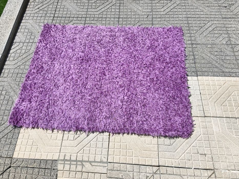 Tapete violeta para quarto de menina