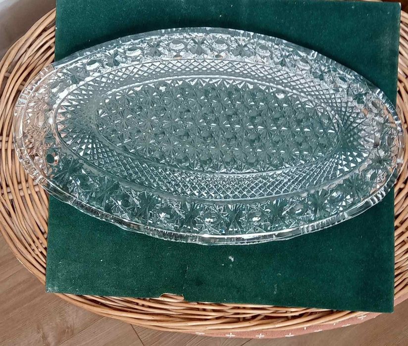 Хрустальную фруктовницу ( Чехия).