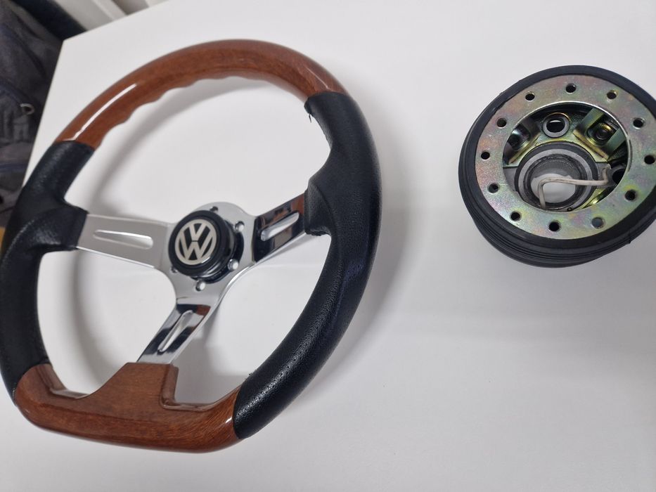 Volante couro e madeira