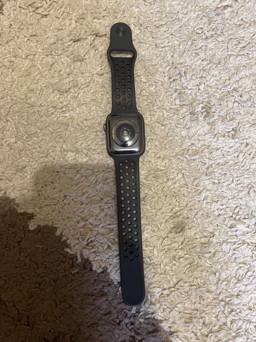 Часи apple watch 4 nike в гарному стані