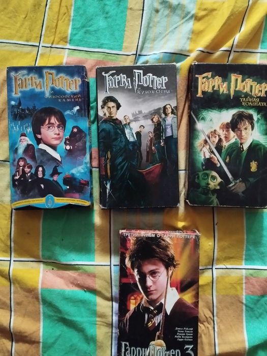 Видеокассеты с фильмами Гарри Поттер,лицензионные в хорошем состоянии.