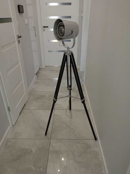 Stylowa lampa stojąca