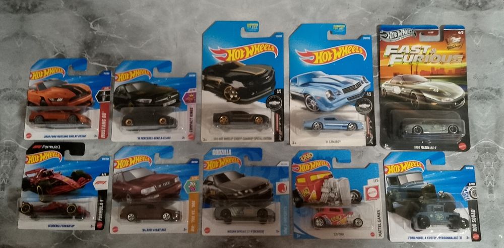 hot Wheels MainLine, Audi Mercedes Mazda Nissan Ferrari Ford Camaro