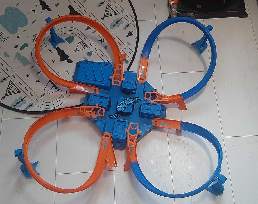 Tor samochodowy Criss Cross Crash Hot Wheels