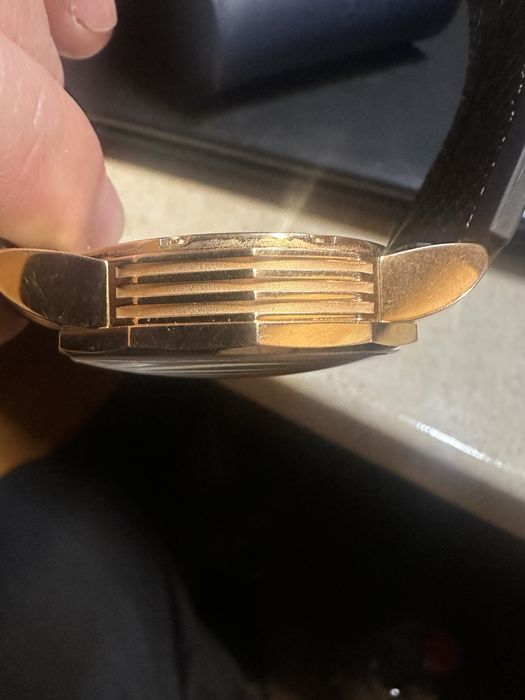 Золотые часы CORUM