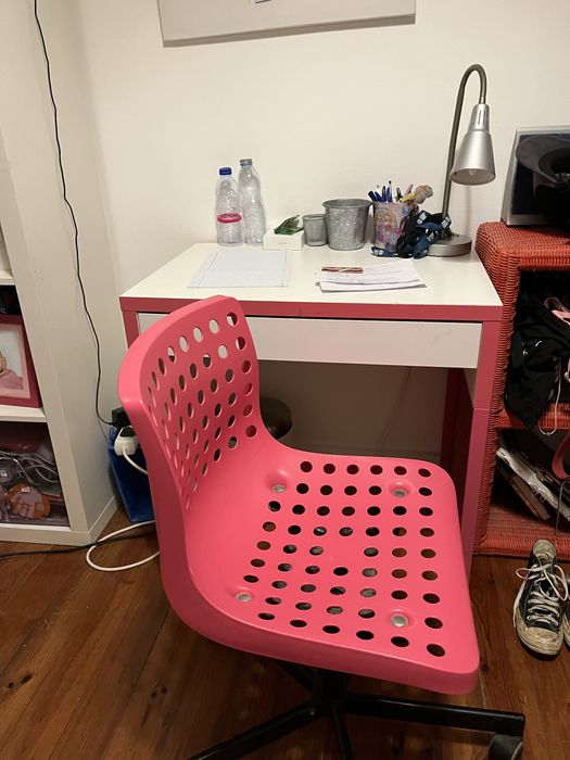 Secretaria com gaveta e cadeira