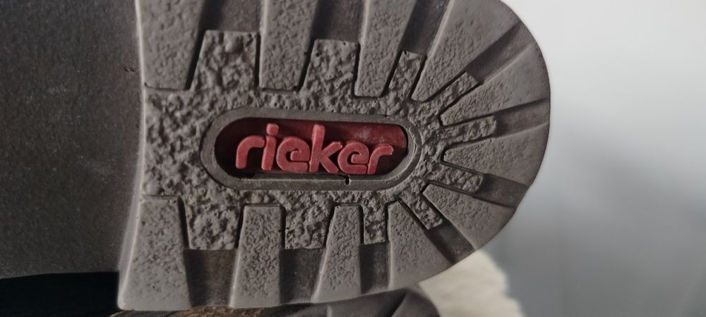 Nowe czarne damskie botki typu sztyblety marki Rieker,