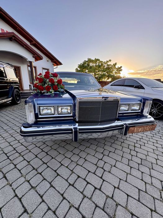 Niebieski Lincoln Town Car 5.0 V8 1984
