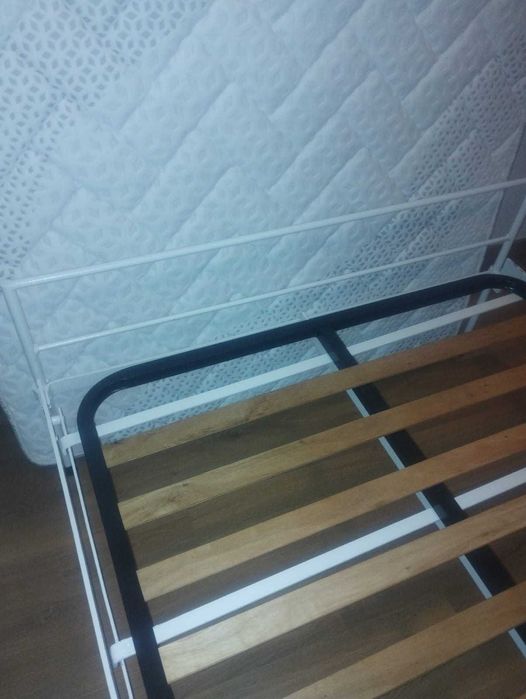 Cama de ferro com colchão