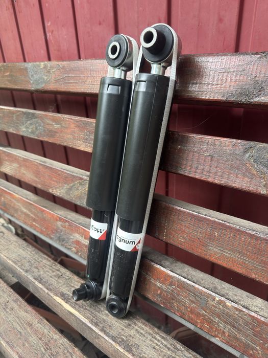 Новые задние амортизаторы Renault Scenic