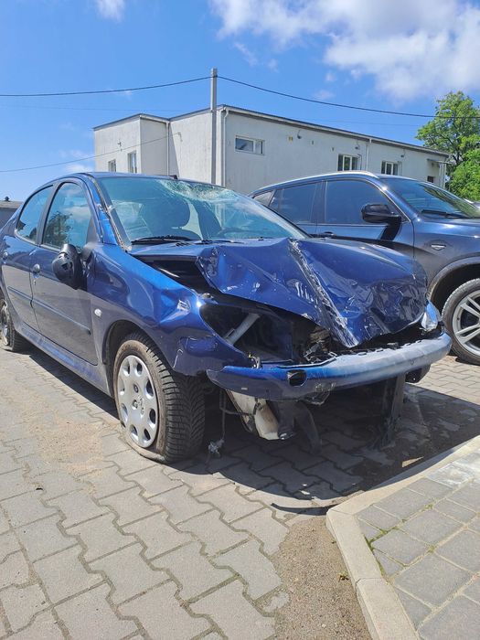 Пежо 206 седан після ДТП