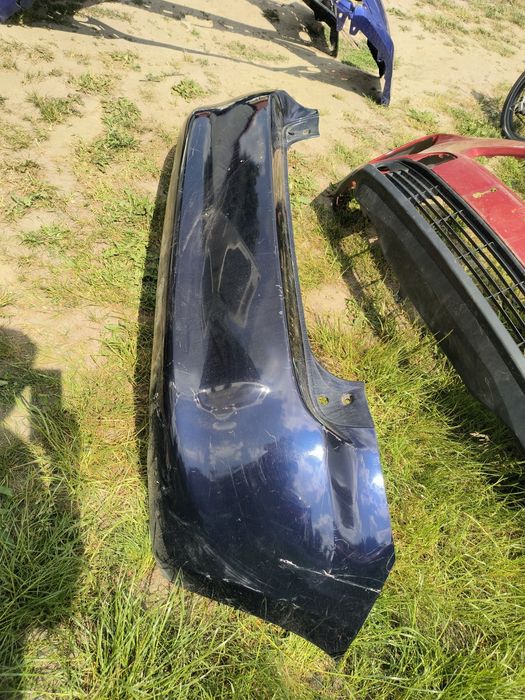 TOYOTA AURIS I 1 zderzak tylny tył