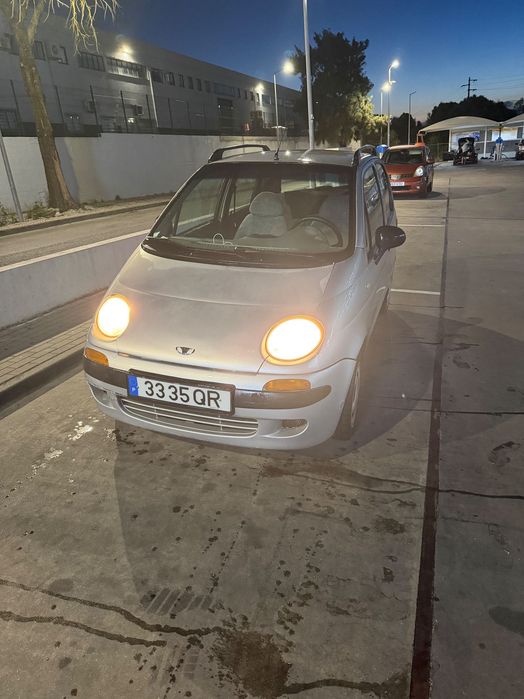 Carro daewoo cinzento