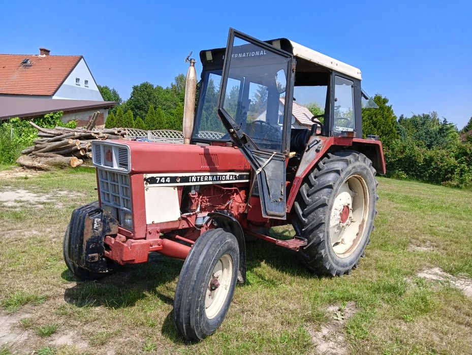 Case International744