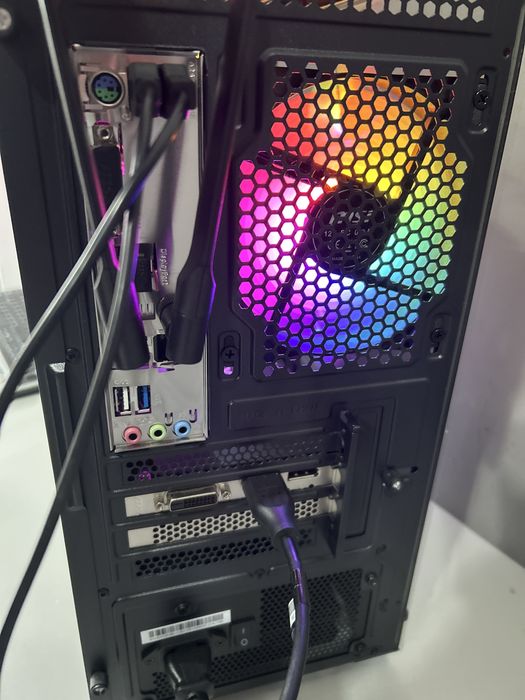 Komputer Gamingowy: Dyski 1250GB/16GB RAM/Ryzen 5 4500-3,6GHz/RTX -8GB