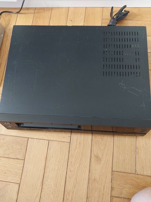 Magnetowid vhs JVC z pilotem uszkodzony