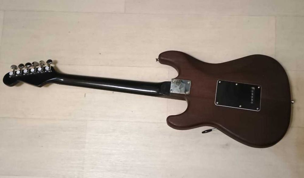 Электрогитара типа Stratocaster