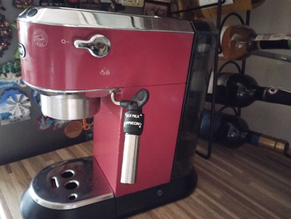 Ekspres kolbowy DeLonghi