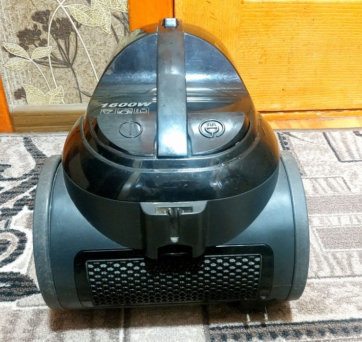Пылесос,  LG 1600 Вт, безмешковой,  комплект