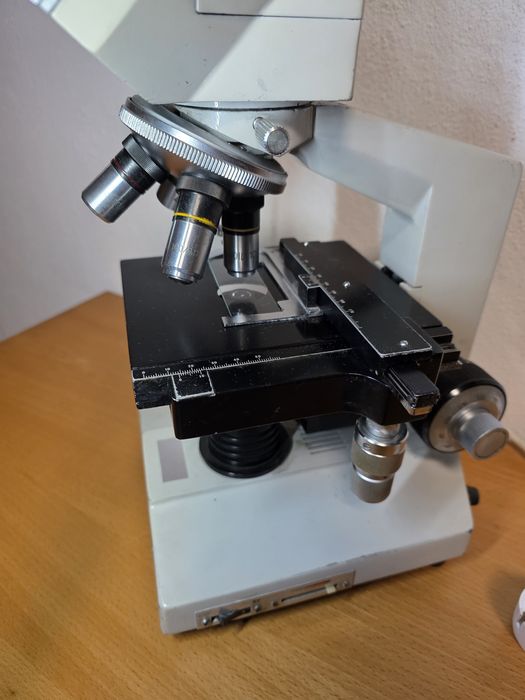 Microscópio Profissional Binocular  40 a 1000X