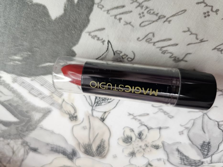 Batom vermelho selado