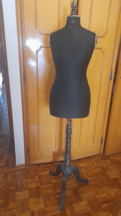A venda manequim usado em bom estado.