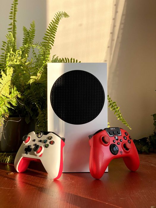 Xbox Series S | Zestaw z 2 Padami | 512 GB