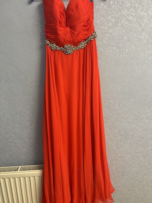 Розкішна сукня на вихід