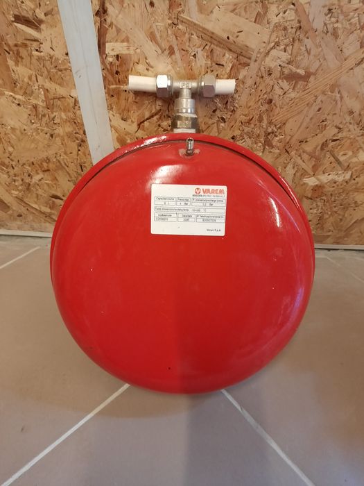 Продам розширюваньний бак